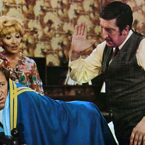 Bilder Drei Mann auf einem Pferd