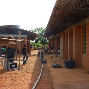 Bilder Knistern der Zeit - Christoph Schlingensief und sein Operndorf in Burkina Faso