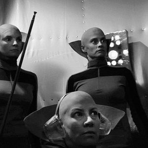 Bilder Codependent Lesbian Space Alien Seeks Same