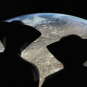 Bilder Codependent Lesbian Space Alien Seeks Same