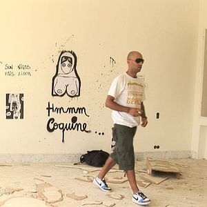 Bilder Murs blancs, peuple muet