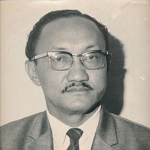 Bilder After The Curfew