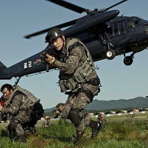 Bilder Into the Sun - Kampf über den Wolken