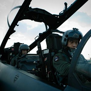 Bilder Into the Sun - Kampf über den Wolken