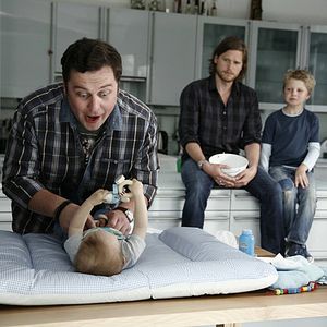 Bilder Nein! Aus! Pfui! Ein Baby an der Leine