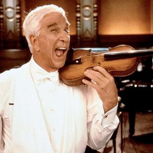 Bilder Leslie Nielsen ist sehr verdächtig