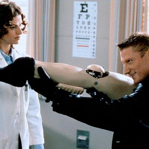 Bilder Leslie Nielsen ist sehr verdächtig