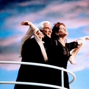 Bilder Leslie Nielsen ist sehr verdächtig