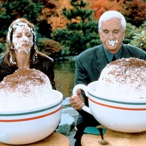 Bilder Leslie Nielsen ist sehr verdächtig