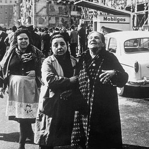 Bilder Hände über der Stadt