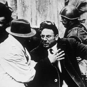 Bilder Hände über der Stadt