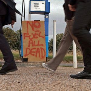 Bilder Gangsters, Guns & Zombies