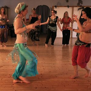 Bilder Die mit dem Bauch tanzen