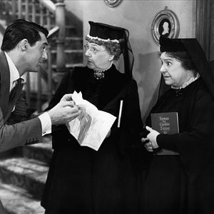 Bilder Arsen und Spitzenhäubchen