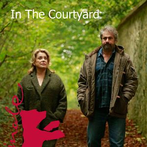 Bilder In The Courtyard