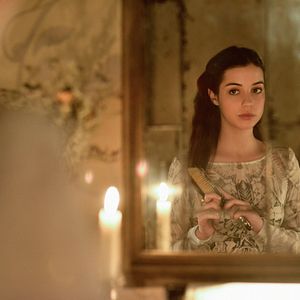 Bilder Adelaide Kane