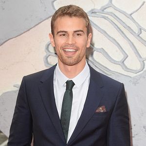 Bilder Theo James