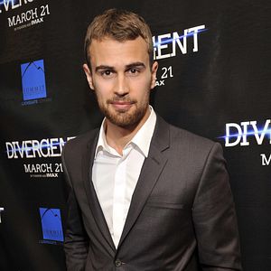 Bilder Theo James