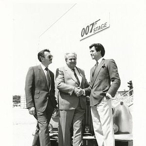 Bilder Everything or Nothing: The Untold Story of 007