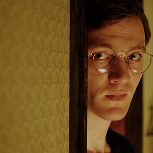 Bilder Die Frau hinter der Wand