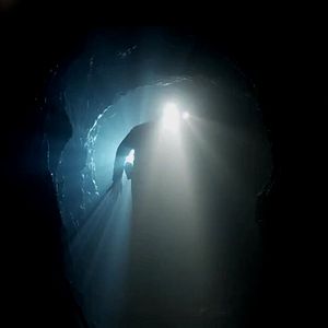 Bilder Beneath - Abstieg in die Finsternis