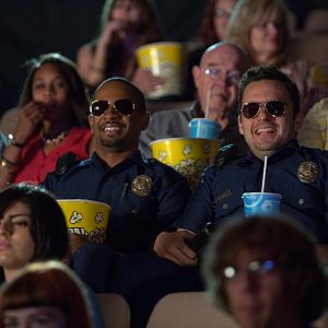 Bilder Let's be Cops - Die Party Bullen