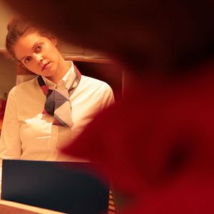 Bilder Boy Eating the Bird's Food