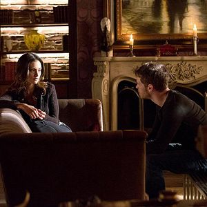 Bilder Phoebe Tonkin