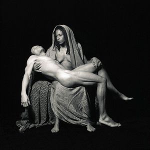 Bilder Through a Lens Darkly: Black Photographers and the Emergence of a People