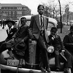 Bilder Through a Lens Darkly: Black Photographers and the Emergence of a People