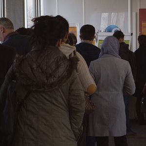 Bilder Pôle Emploi, Ne quittez pas !