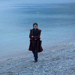 Bilder Standing Aside, Watching