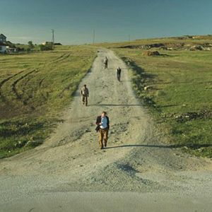 Bilder Three Windows and a Hanging