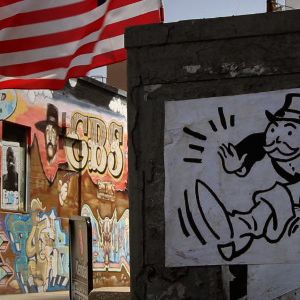 Bilder Pay 2 Play: Democracy’s High Stakes