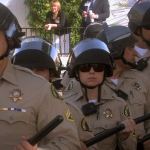 Bilder Pay 2 Play: Democracy’s High Stakes