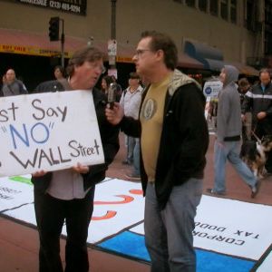 Bilder Pay 2 Play: Democracy’s High Stakes