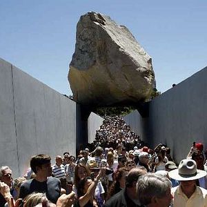 Bilder Levitated Mass