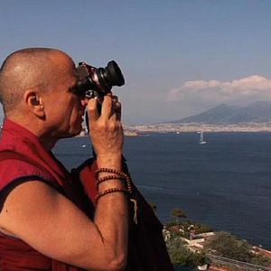Bilder Monk with a Camera