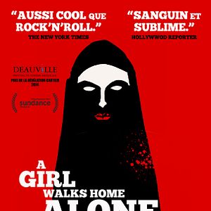 Bilder A Girl Walks Home Alone At Night