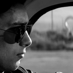 Bilder A Girl Walks Home Alone At Night