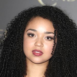 Bilder Aisha Dee