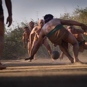 Bilder Bounce: How the Ball Taught the World to Play