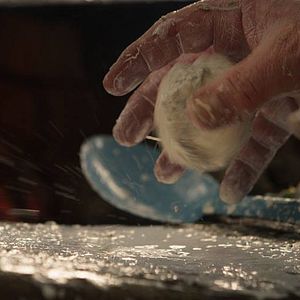 Bilder Bounce: How the Ball Taught the World to Play