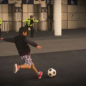 Bilder Bounce: How the Ball Taught the World to Play