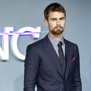 Bilder Theo James