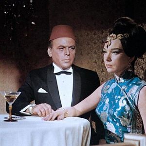 Bilder Das Mädchen aus der Cherry-Bar