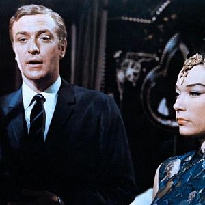 Bilder Das Mädchen aus der Cherry-Bar