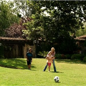 Bilder We Have Your Husband