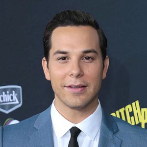 Bilder Skylar Astin