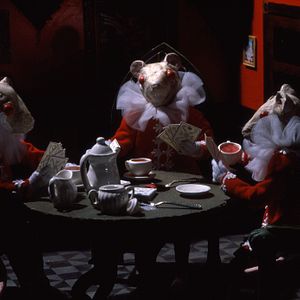 Bilder Blood Tea and Red String